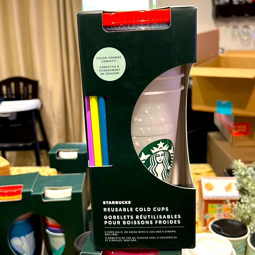 Color changing confetti cold cups
